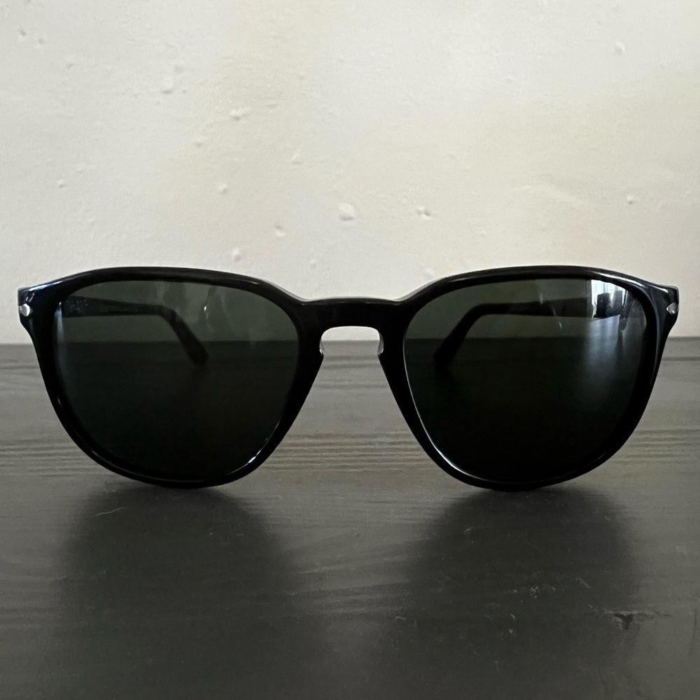 Persol PO3019S - Black sunglasses w/ green lens color